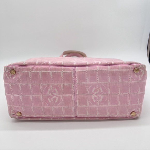 CHANEL Nylon Medium Travel Tote  Bag Pink - Picture 3 of 16